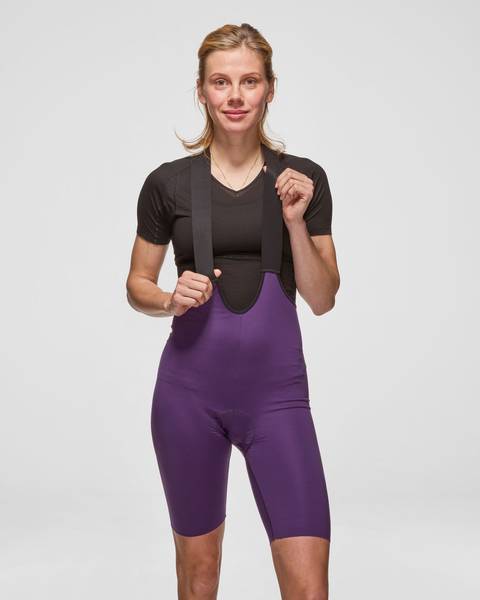 Model is wearing a size S bib short
